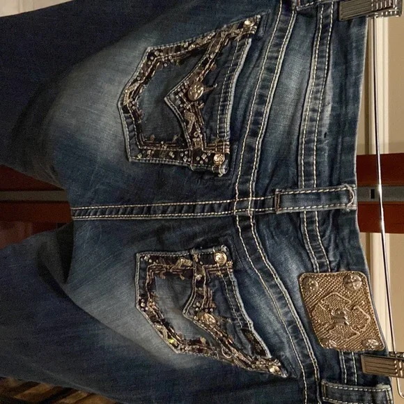 Miss Me. 30. Mid-rise  31 inseam - Picture 3 of 4